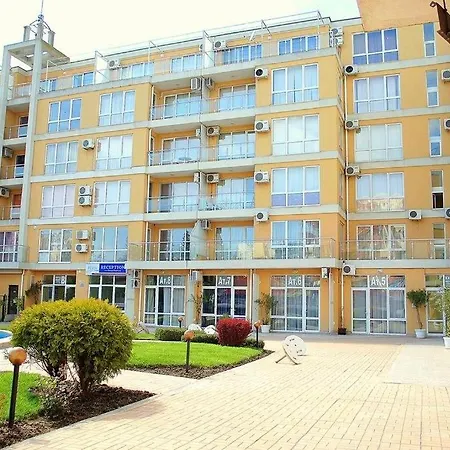 Flores Park Aparthotel 3*